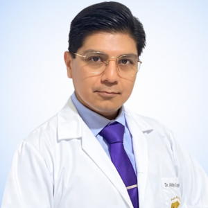Dr. Aldo Luyo médico dermatólogo especializado en cuidado de la piel y dermatología basada en evidencia científica